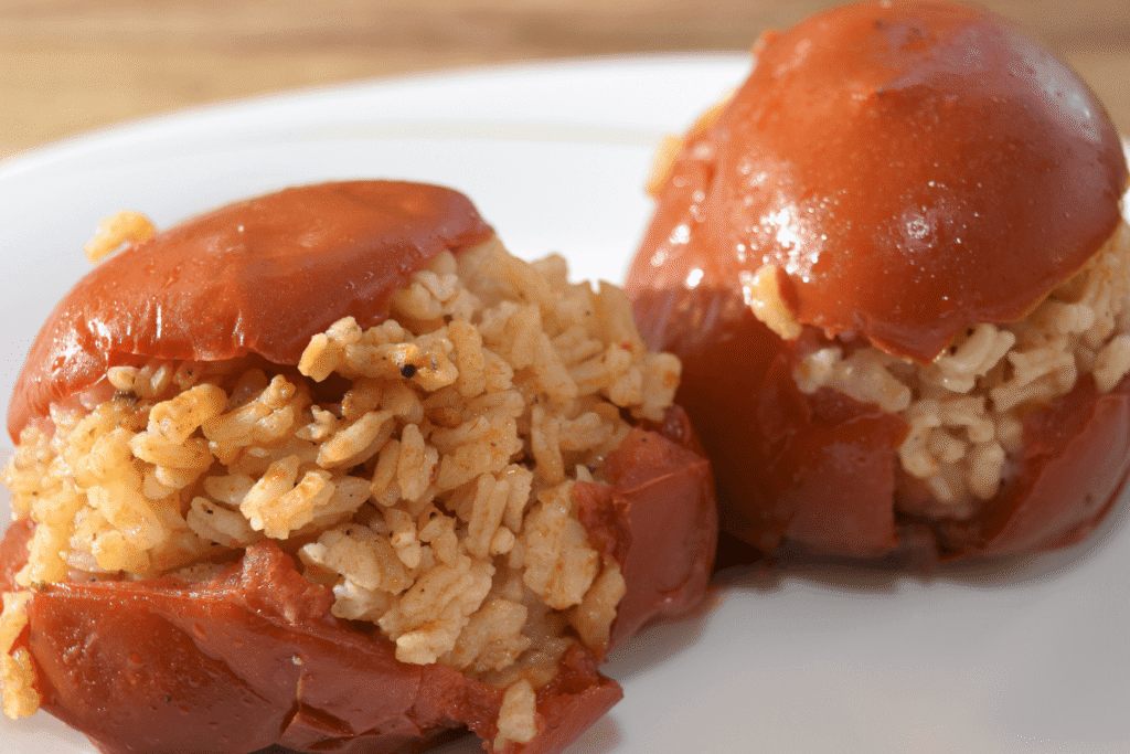 Ντομάτες γεμιστές με ρύζι και μάραθο