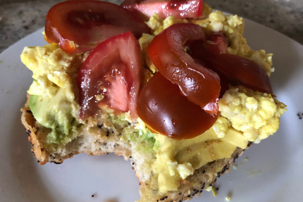 Σάντουιτς με αυγά scrambled